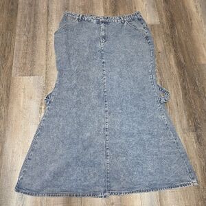 Plus Size Slant Army Pocket Mermaid Hem Denim Jean Maxi Skirt Light Wash Size 2X